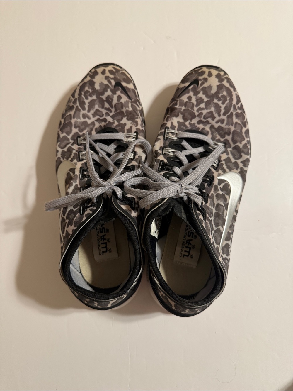 Nike Women's Free TR Connect 2 Leopard Print Sneakers in Gray and Silver Size 8